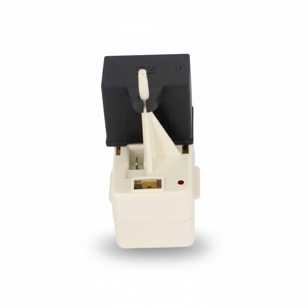 Protector y relevador tipo Punto Negro de 3/16 HP marca ERO Internacional para protección de compresores de refrigeración.