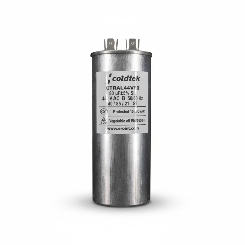 Capacitor de trabajo cilíndrico de aluminio de 80 microfaradios y 440 voltios marca Coldtek para sistemas de refrigeración industrial.