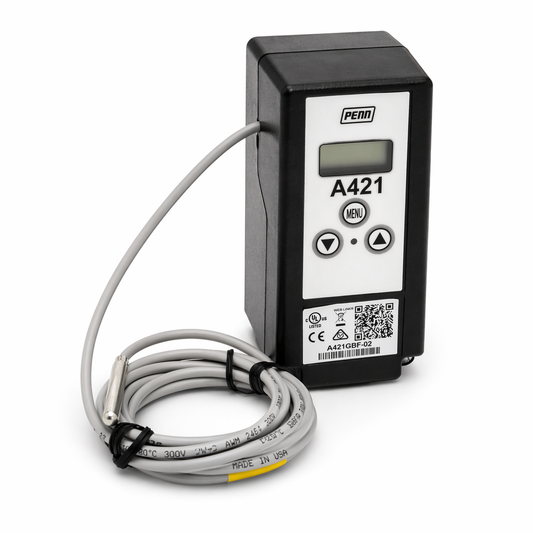 Termostato electrónico digital Johnson Controls modelo A421GBF-02C con pantalla LCD y sensor para control de temperatura en 24V AC.