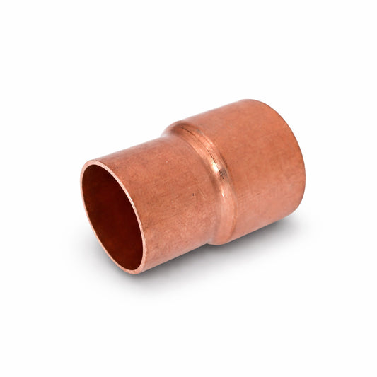 Reducción de cobre tipo Bushing medida 1 5/8 a 1 3/8 pulgadas para soldar marca CUMASTER para sistemas HVACR industriales.