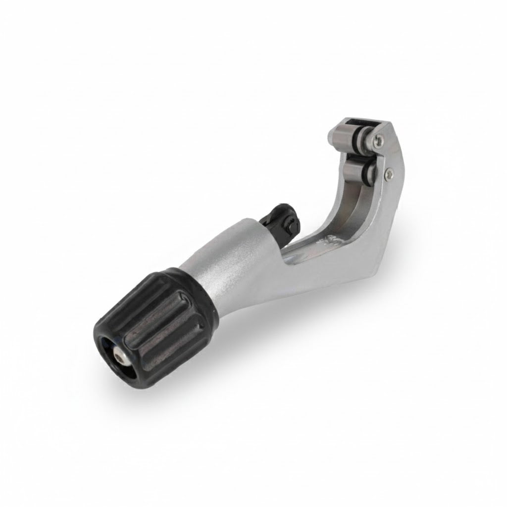 Cortatubos manual de alta resistencia para tubería de cobre y aluminio de 1/4 a 1 5/8 pulgadas marca ERO Internacional.