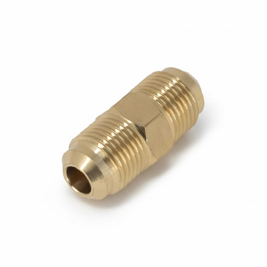 Conexión tipo niple unión de latón de 3/8 pulgada con cuerpo hexagonal para sistemas de refrigeración marca ERO Internacional.