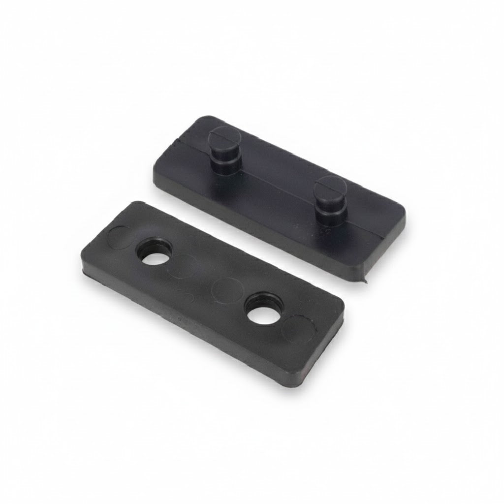 Grapa de sujeción de polímero negro para tiras de cortina hawaiana en cámaras frigoríficas marca ERO Internacional.